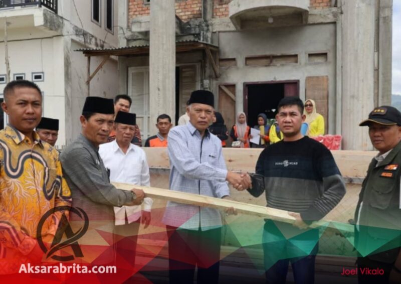 Wawako Azhar, Serahkan Bantuan Korban Kebakaran di Desa Koto Limau Manis