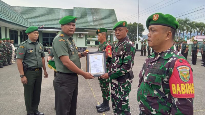 Dandim Kerinci Pimpin Upacara 17-an dan Beri Penghargaan Babinsa Berprestasi