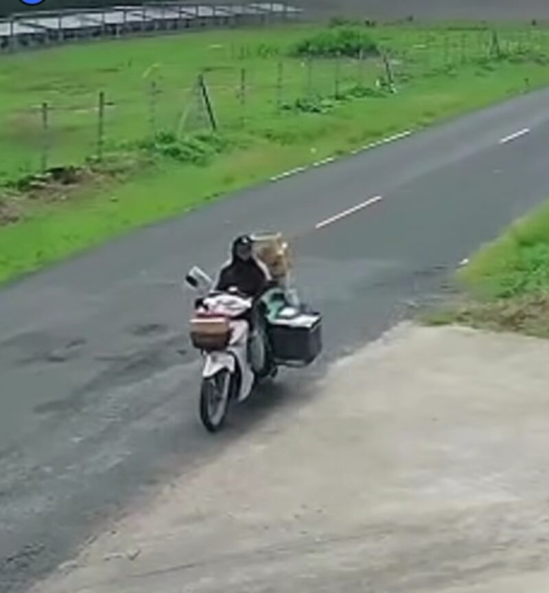 Demi Antar Paket Kurir Terobos Zona Perang : Instagram @fakta.indo