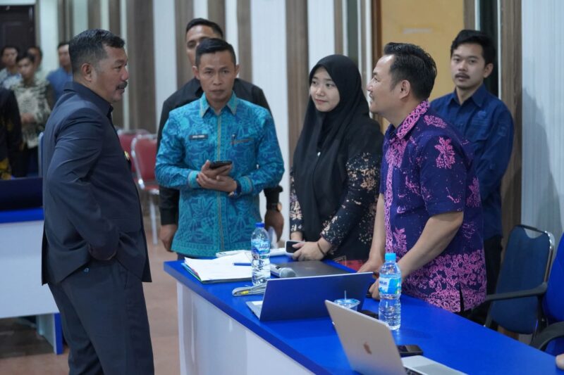Bupati Monadi Tinjau Bimtek Aplikasi SRIKANDI dan GEMA DESA