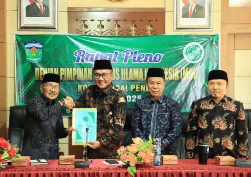 Sinergi Ulama dan Pemerintah, Wako Alfin Buka Pleno MUI