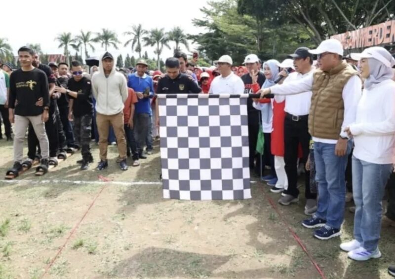 Wako Alfin & Wawako Azhar Buka Lomba Olahraga Tradisional Semarak HUT RI ke-80 di Lapangan Merdeka Kota Sungai Penuh