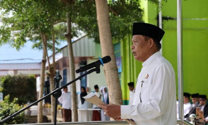 Azhar Hamzah Ajak Santri Kuasai Teknologi di Apel Hari Santri Sungai Penuh