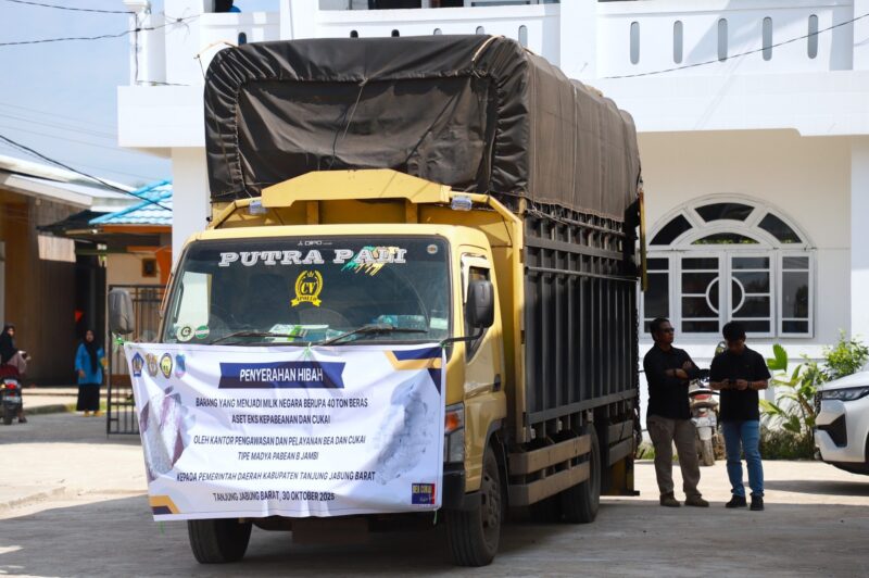 Beras Hibah 40 Ton untuk Pesantren, Bupati Anwar Sadat Apresiasi Bea Cuka
