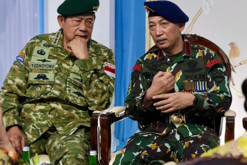 SBY dan Kapolri Jenderal Listyo Sigit Prabowo berbincang 