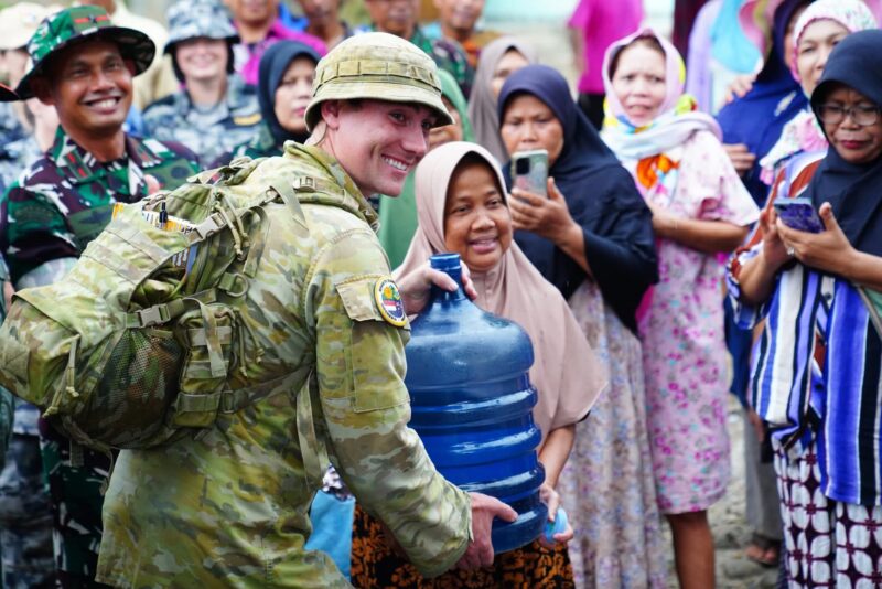 TNI Ubah Air Sungai Keruh Jadi Layak Minum di Lebak. Foto pusat penerangan TNI