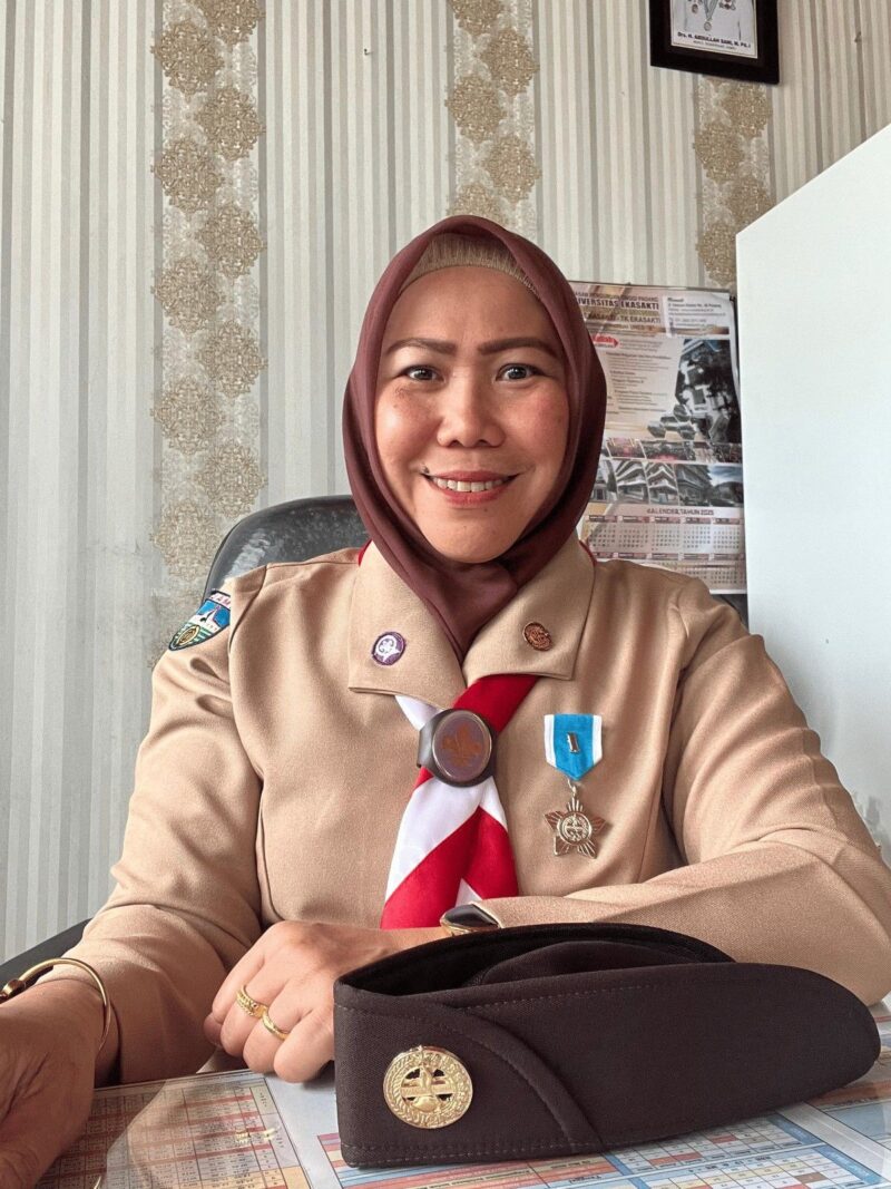 Kepala SMAN 4 Kerinci, Nelly Afrianty, S.Si., M.Pd.