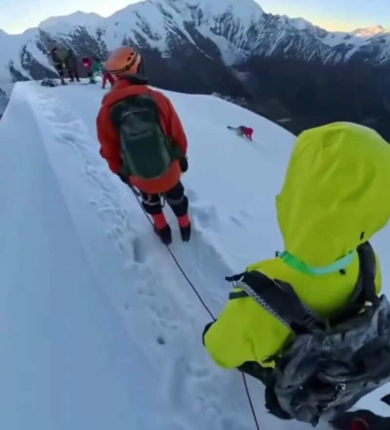 Pendaki Lepas Tali, Terpeleset di Gunung Gongga, China