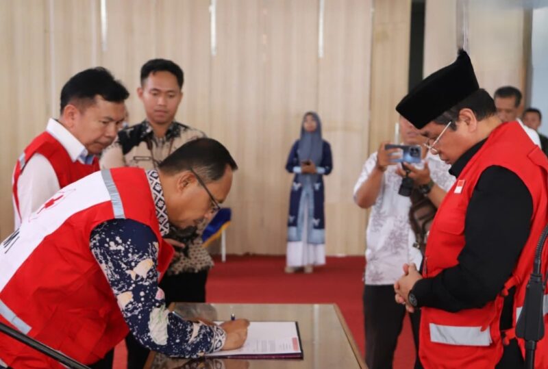 H. Murison Dilantik Jadi Ketua Dewan Kehormatan PMI