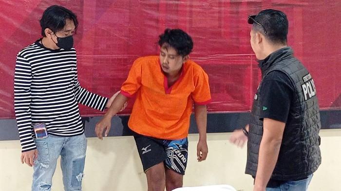 Polisi menangkap Febrianto (22), pelaku pembunuhan Anti Puspita Sari (22), wanita hamil yang tewas di hotel Lendosis Palembang. Dok.Tribun
