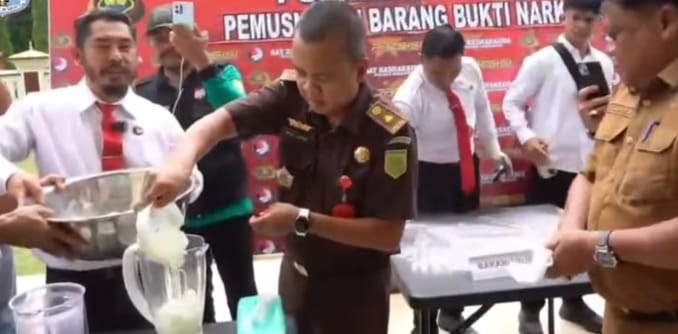 Polres Merangin Bersama Pj Sekda Musnahkan 2,15 Kg Sabu. Tangkapan Layar Diskominfo Kabupaten Merangin
