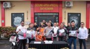 polisi tangkap tersangka pembunuhan dan menyita barang bukti