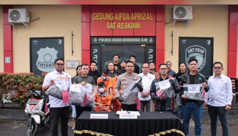 polisi tangkap tersangka pembunuhan dan menyita sejumlah barang bukti. Dok Humas Polda Sumsel