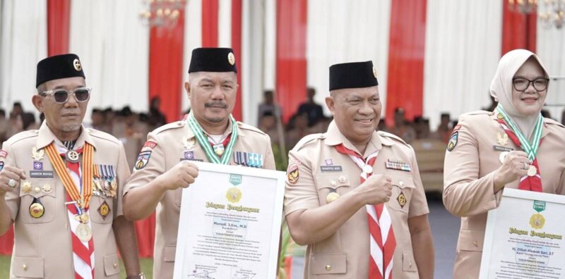 Pemberian Piagam Tokoh Pramuka Perintis Utama