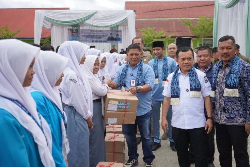 Al Haris Salurkan Dumisake Pendidikan untuk 320 Siswa di Kerinci.