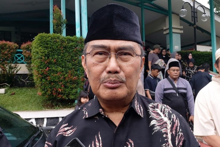 Jimly Asshiddiqie saat melayat Antasari Azhar. Foto SindoNews