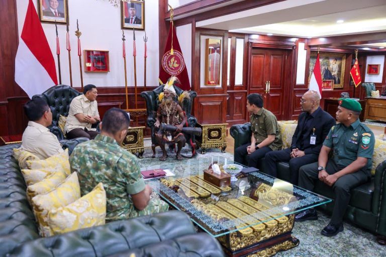 Menhan Sjafrie dan Kepala Suku Muyu Sepakat Perkuat Persatuan di Tanah Papua. Foto Kemenhan