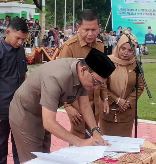 Bupati Sarolangun, H. Hurmin, S.E.,