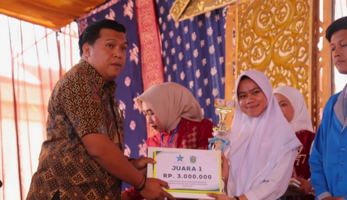 Ketua Hutri Randa Hadiri Festival Literasi Kota Sungai Penuh 2025