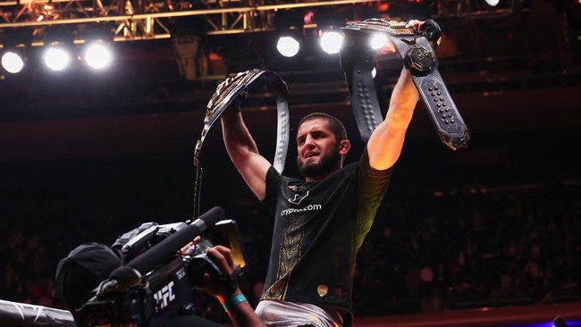 Islam Makhachev Cetak Sejarah UFC Raih Gelar Juara Kelas Welter. Foto (IMAGN IMAGES via Reuters Connect/Ed Mulholland)