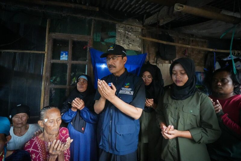 Ajak Pemulung Doakan Pahlawan, Gus Ipul: Orang Tua Adalah Pahlawan Keluarga. KemensosRI