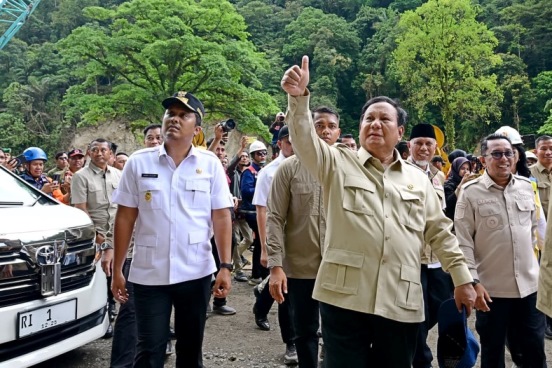 Presiden Prabowo Tinjau Perbaikan Jalan Lembah Anai, Pastikan Pemulihan Pascabencana Dipercepat (Dok. Setkab RI)