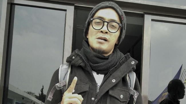 Ustadz Evie Effendi sebagai Tersangka KDRT. (Foto Detikcom)