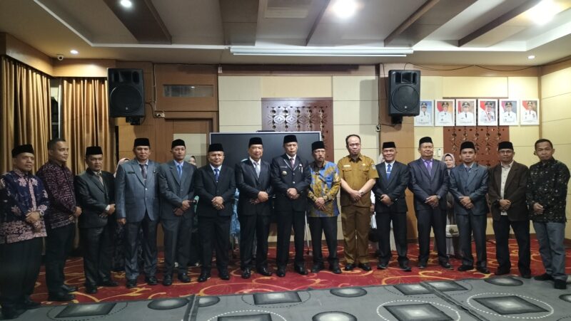 Pemkot Sungai Penuh melantik dan merotasi 9 pejabat Eselon II.b. Wawako Azhar Hamzah tekankan inovasi, kecepatan birokrasi, dan visi Sungai Penuh Juara.