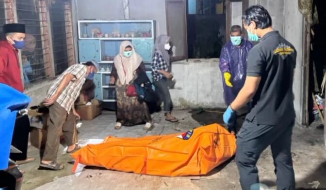 Pria Dikerinci 63 Tahun Ditemukan Tewas di Rumahnya 