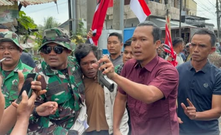 TNI Bubarkan Aksi Pembawa Bendera GAM di Lhokseumawe, Amankan Pria Bersenjata
