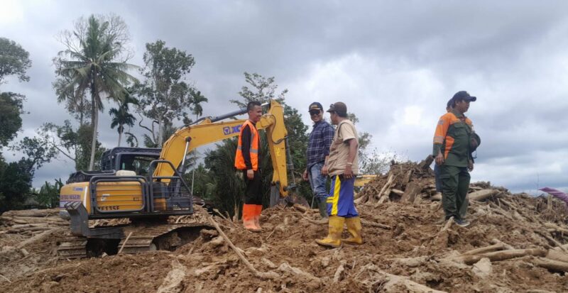 Pemko Padang Bersihkan Material Longsor Tabing Banda Gadang (Foto. Dok Diskominfo Kota Padang)