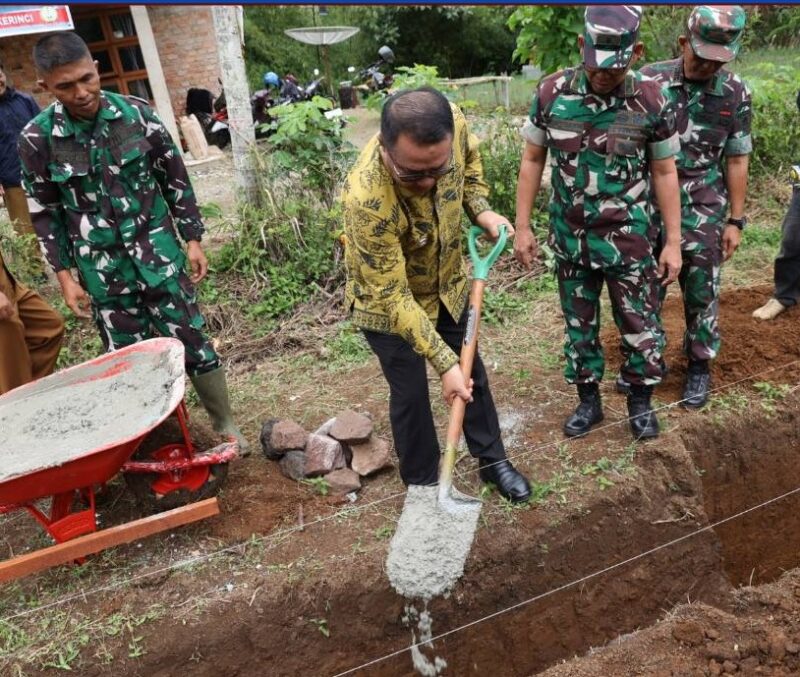 Wako Alfin Letakkan Batu pertama Pembangunan KDMP Desa Aur Duri (Foto Hms)
