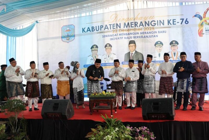 Wali Kota Sungai Penuh, Alfin, SH menghadiri peringatan Hari Ulang Tahun (HUT) ke-76 Kabupaten Merangin Tahun 2025/ 22/12). (HMS)