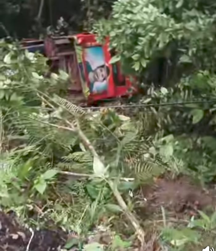 Odong-odong Masuk Jurang di Puncak Sako, Sopir Dikabarkan Tewas