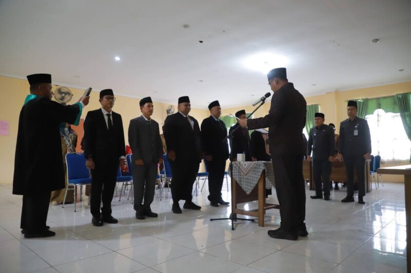 Sekda Lantik 7 Pejabat Eselon III–IV Tanjung Jabung Barat, Selasa (13/1/26) (Foto Prokopim)