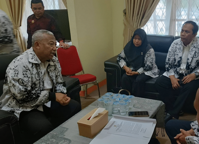 Razia Rambut di Sekolah Guru Honorer Jambi Dipolisikan