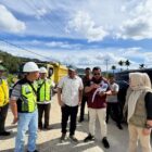Pemkab Kerinci meninjau progres pengaspalan jalan di Desa Talang Kemulun, Kecamatan Danau Kerinci, Jumat (16/1/2026)
