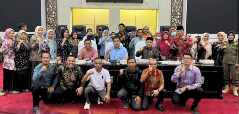 Perwakilan Pegawai Pemerintah dengan Perjanjian Kerja (PPPK) Paruh Waktu Kota Sungai Penuh mendatangi DPRD Kota Sungai Penuh, Kamis, (15/1/26)
