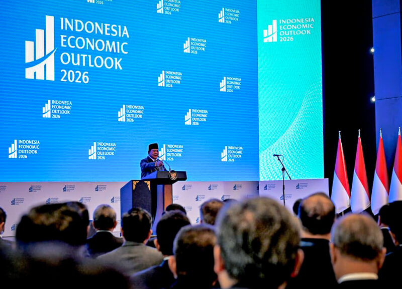 Presiden Republik Indonesia Prabowo Subianto saat menghadiri Indonesia Economic Outlook 2026 di Jakarta pada Jumat (13/2/2026) (Foto Setkab RI)
