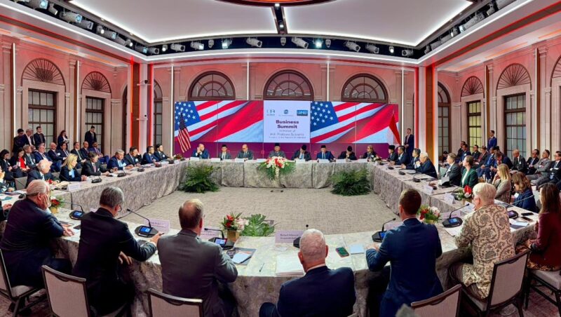 // Presiden Prabowo Subianto menghadiri sesi roundtable Business Summit yang digelar U.S. Chamber of Commerce di Washington DC, Rabu (18/2/2026) (Foto Setkab RI)