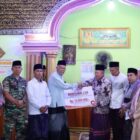 Safari Jum’at Ramadan Sungai Penuh: Wawako Azhar Serahkan CSR Bank Jambi Rp10 Juta