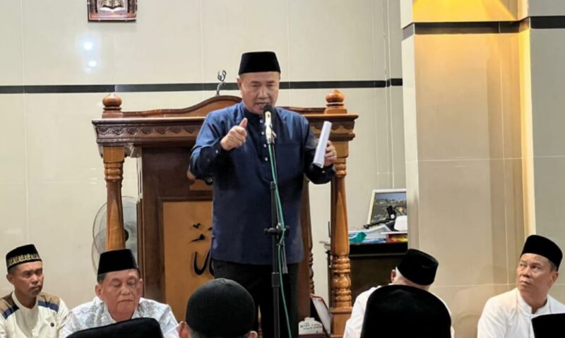 Safari Ramadan di Kumun Mudik, Wako Alfin Kucurkan CSR Rp10 Juta untuk Masjid Nurul Falah