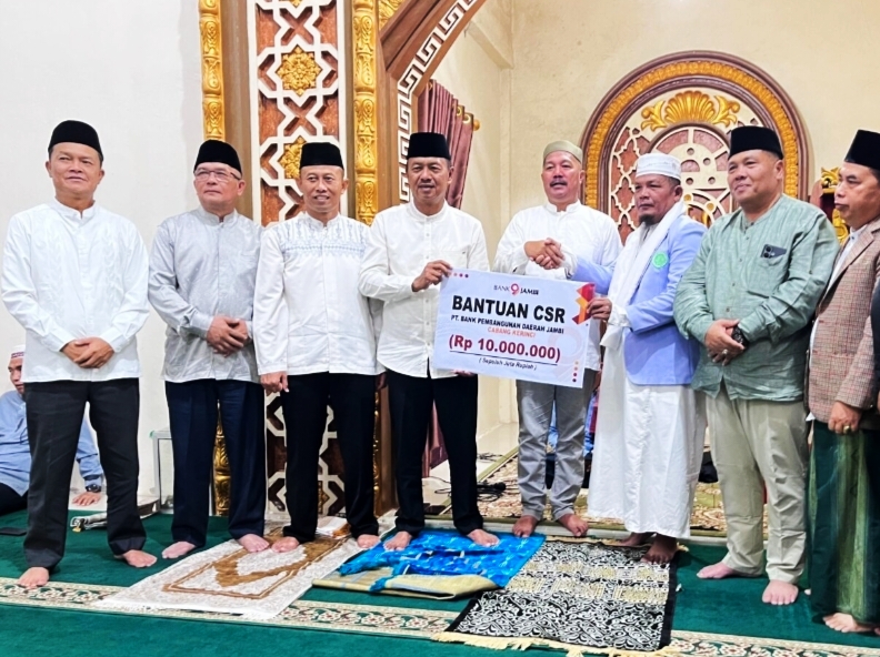 Safari Ramadan, Bupati Monadi Ajak Warga Kelola Sampah dari Rumah