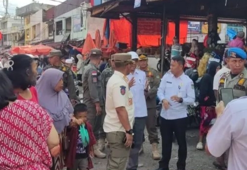 Sekda Alpian Sidak di Pasar Tanjung Bajure, 25/3/26