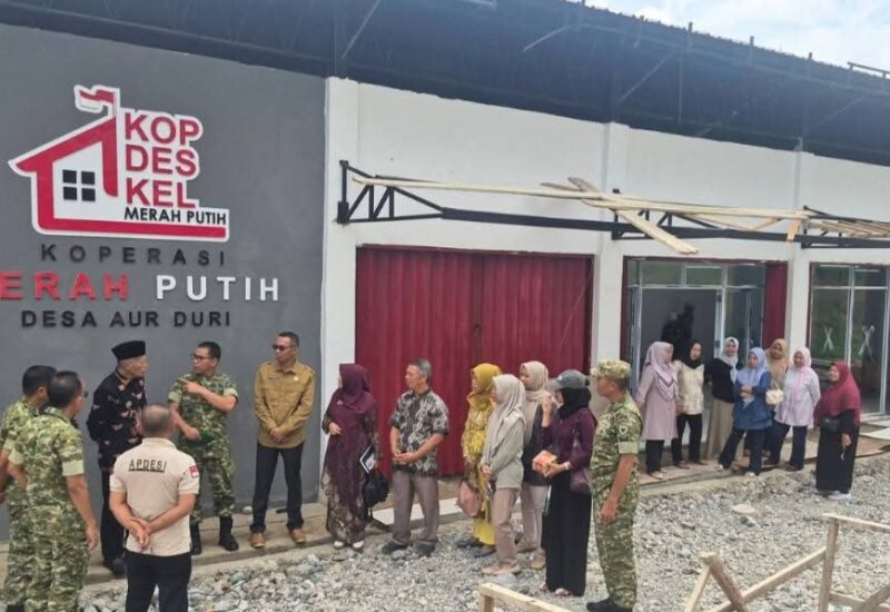 Azhar Hamzah menghadiri evaluasi percepatan pembangunan KDKMP di Desa Aur Duri, Jumat (27/03)