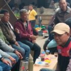 Azhar Hamzah dan Pemkot Sungai Penuh meninjau kondisi pasar sekaligus mendengar keluhan para pedagang dan pekerja.