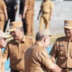 Bupati Kerinci, Monadi, memimpin apel perdana hari pertama kerja pasca Idulfitri 1447 H