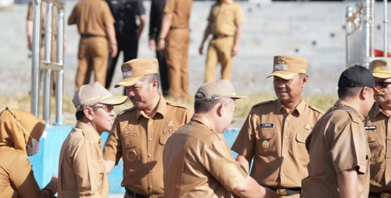 Bupati Kerinci, Monadi, memimpin apel perdana hari pertama kerja pasca Idulfitri 1447 H