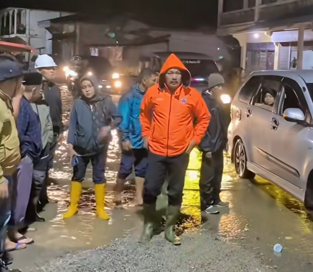 Bupati Kerinci Tinjau Banjir di Siulak Gedang