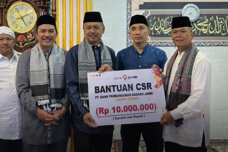 Kemantan Hilir Bersyukur, Wabup Murison Bawa Bantuan Rp10 Juta dan Santunan untuk Warga